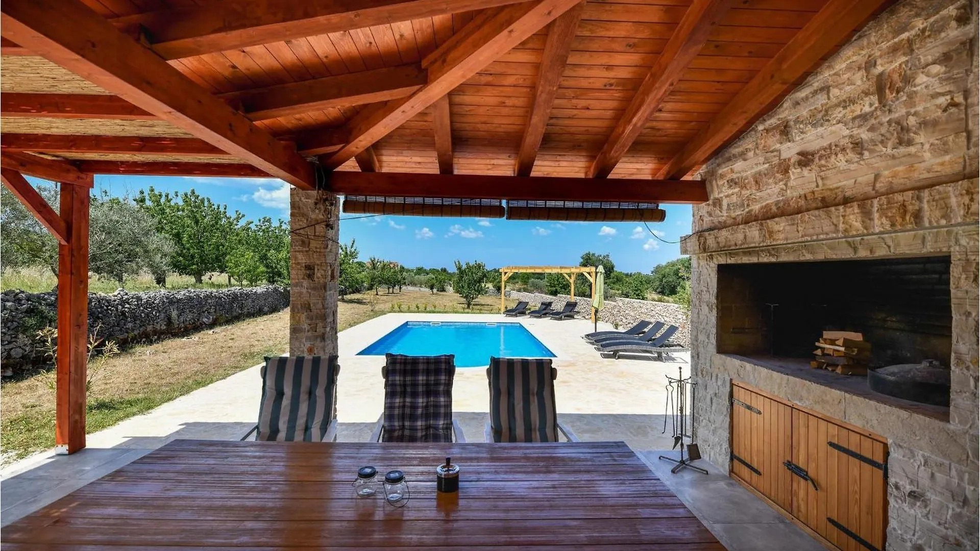 Villa Kamen Debeljak Holiday home