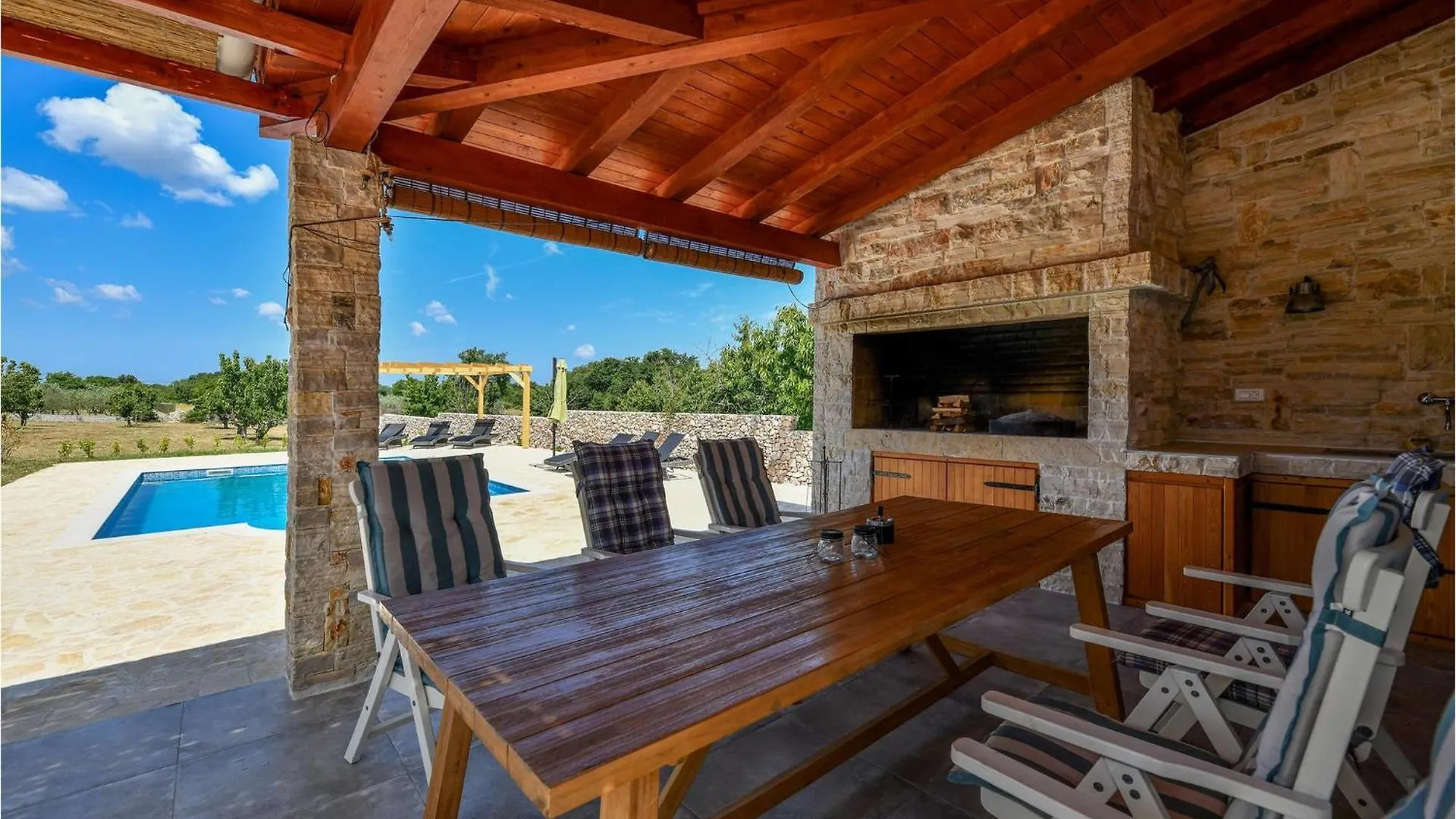 Holiday home Villa Kamen Debeljak
